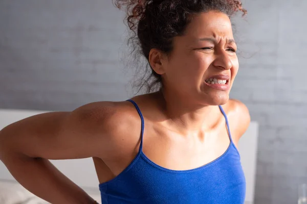 Young Black Woman Feeling Back Pain Morning — Stock Photo, Image