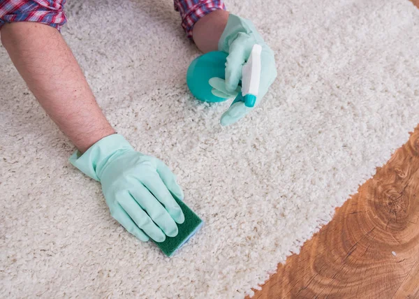 Essuyer Tapis Blanc Bois Sol Avec Une Éponge — Photo