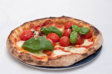 İtalyan pizza restoran menü ve klasik margarita pizza yemek