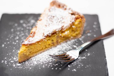 Napoliten klasik tarifin ile yapılan Pastiera