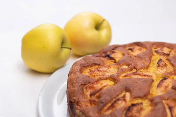 Tort Delicios Plăcintă Mere Fundal Alb — Fotografie, imagine de stoc