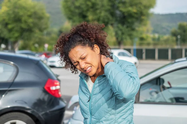 Pijnlijke whiplash na auto-ongeluk van fender bender — Stockfoto