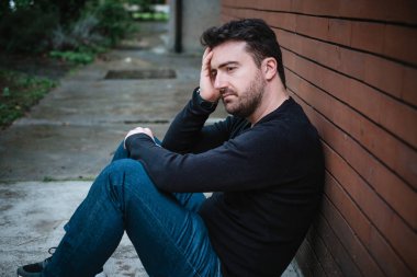 Umutsuz adam depresyon acı duygusal acı kaybetti