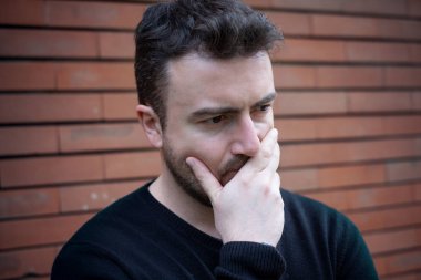 Umutsuz adam depresyon acı duygusal acı kaybetti