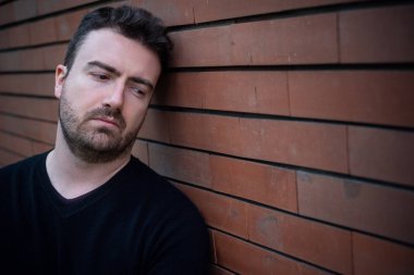 Umutsuz adam depresyon acı duygusal acı kaybetti