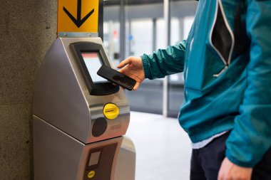 Hücre üzerinde uygulama teknolojisi ile mobil ödeme
