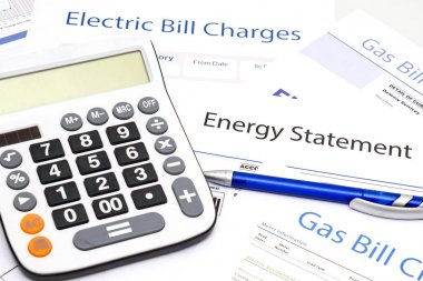 Enerji verimliliği kavramı ve enerji faturası kağıtları