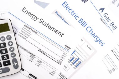 Enerji verimliliği kavramı ve enerji faturası kağıtları