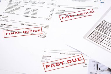 Enerji verimliliği kavramı ve enerji faturası kağıtları