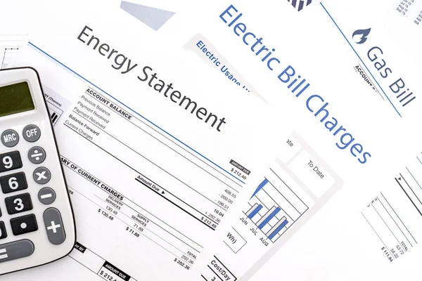 Enerji verimliliği kavramı ve enerji faturası kağıtları