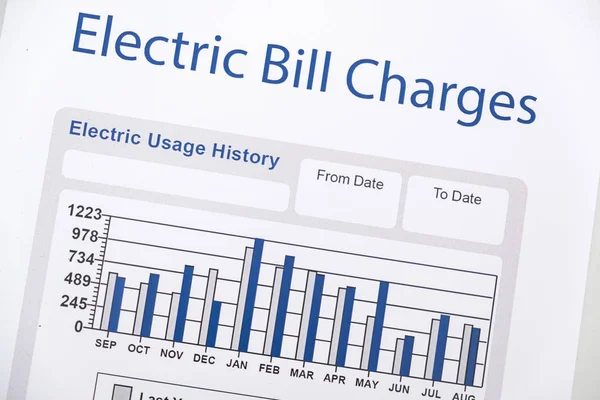 Masa nın üzerinde enerji faturası kağıt formları closeup