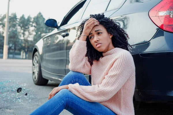 Black woman portrait after bad car accident — Stock Photo, Image