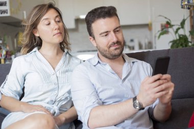Kıskançlık ve sadakatsizlik nedeniyle ilişki sorunu
