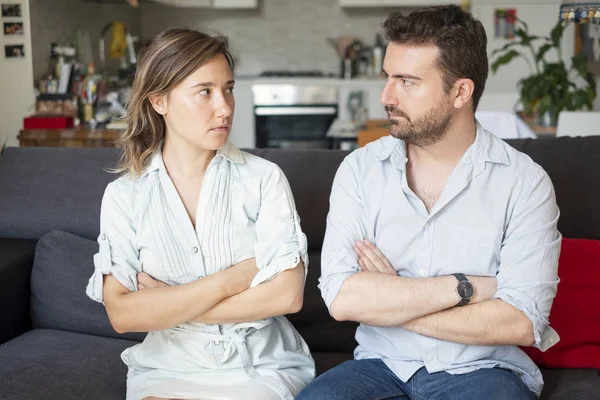 Rompimento de relacionamento e casal lutando mal — Fotografia de Stock