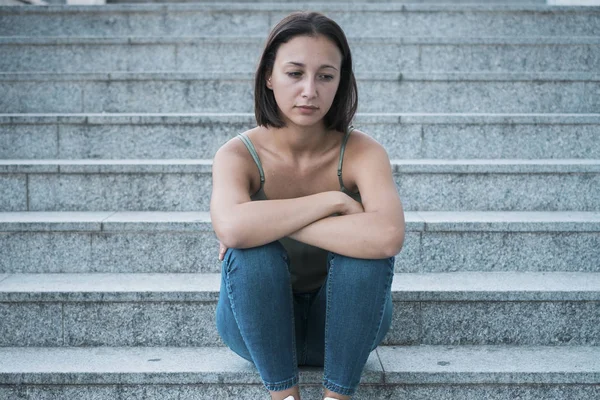 Depresif ve endişeli genç kız portre