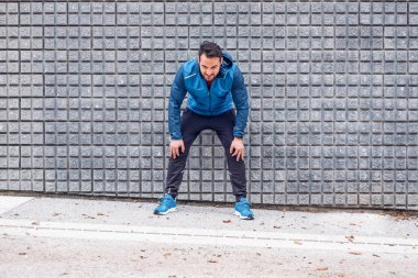 Yorgun atlet büyük eğitim çaba sonra dinlenme