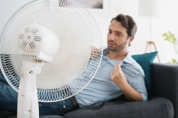 Homem Retrato Tentando Refrescar Durante Verão Quente — Fotografia de Stock