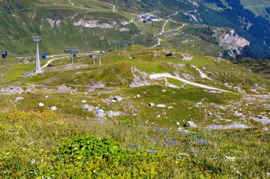 Dağ ve buzul Tirol manzarada. Avusturya, Hintertux bölgesi.