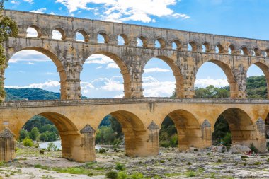 Pont du Gard, eski Roma su kemeri yakınındaki Güney Frangı Nimes