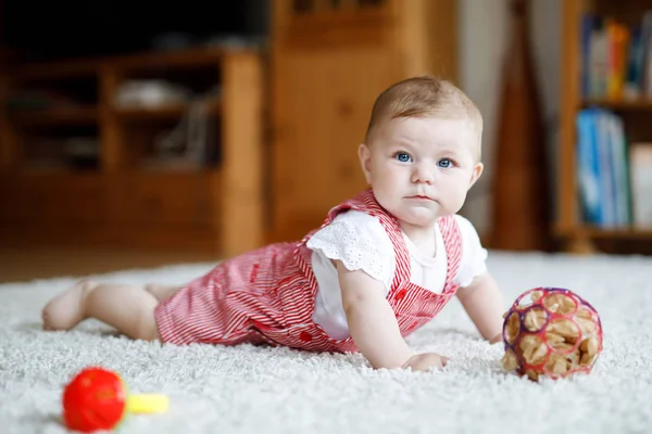 Cute baby playing with colorful rattle education toy. Lttle girl looking at the camera and crawling. Family, new life, childhood, beginning concept. Baby learning grab. — Stock Photo, Image