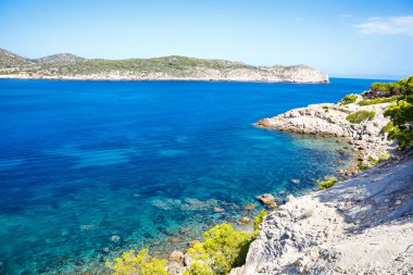 Island sahne, Mallorca İspanya'nın deniz manzarası. Mayorka, güneşli Akdeniz pastoral sahil şeridi