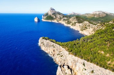 Cap de Formentor - Mallorca, İspanya'nın vahşi kıyısı Panorama görünümünü