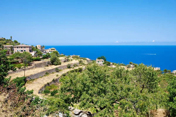 Island sahne, Mallorca İspanya'nın deniz manzarası. Mayorka, güneşli Akdeniz pastoral sahil şeridi — Stok fotoğraf