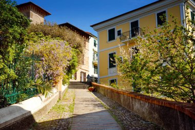 İtalya'da Liguria bölgenin renkli evler. Zoagli, Cinque Terre ve Portofino Awesome köy. Akdeniz'in rivierası üzerinde güzel nefes kesen İtalyan şehri
