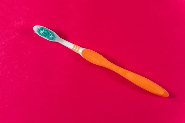 Zahnbürste Auf Rosa Hintergrund — Stockfoto