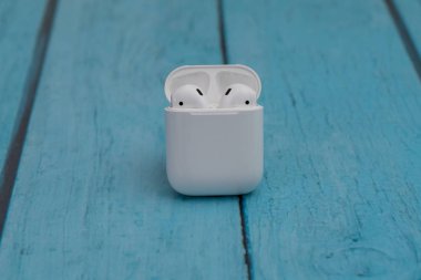 Apple 'dan Kablosuz Kulaklıklar