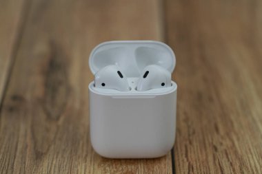 Apple 'dan Kablosuz Kulaklıklar