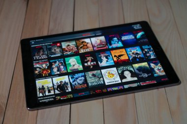 ipad Pro12.9 Netflix, Netflix, Netflix ve Tv serilerinin küresel sağlayıcısıdır..