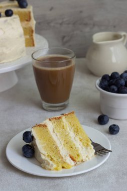 Yaban mersini ve krem kek. Kraliçe Victoria sünger kek blueberry ile. 