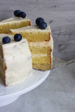 Yaban mersini ve krem kek. Kraliçe Victoria sünger kek blueberry ile. 