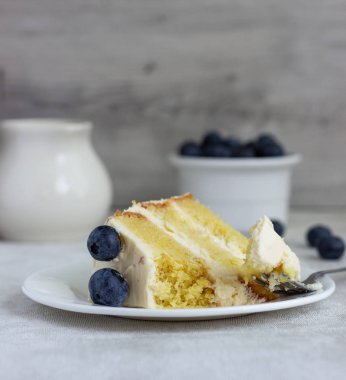 Yaban mersini ve krem kek. Kraliçe Victoria sünger kek blueberry ile. 