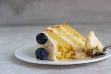 Yaban mersini ve krem kek. Kraliçe Victoria sünger kek blueberry ile. 