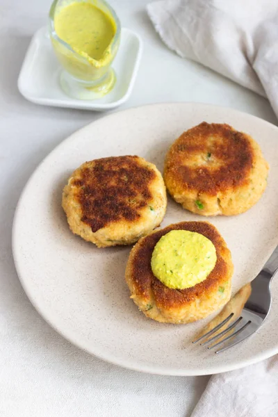 Gezonde Vis Kabeljauw Schnitzels Pasteitjes Cakejes Met Zure Room Duik — Stockfoto