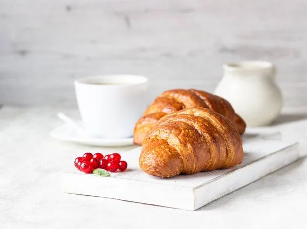 Delicious Breakfast Fresh Croissants Berries Cup Coffee Light Grey Background — Stock Photo, Image