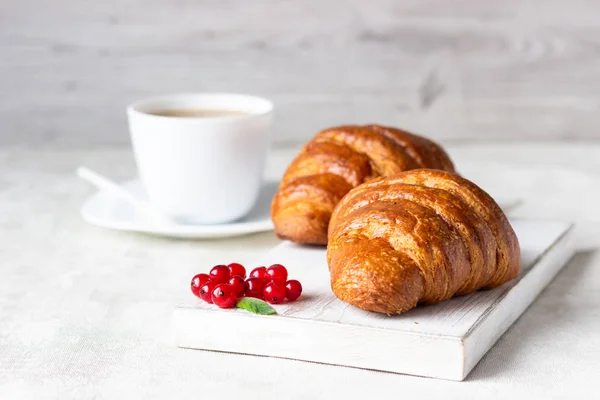 Delicious Breakfast Fresh Croissants Berries Cup Coffee Light Grey Background — Stock Photo, Image