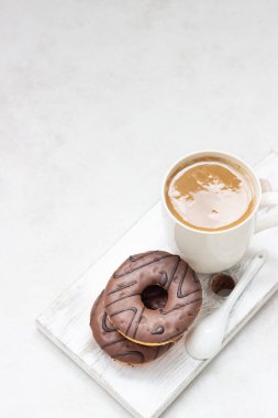Çörek çikolata sır ve kahve fincanı 