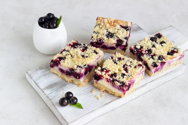 Torta Ribes Nero Barrette Formaggio Con Limone Ribes Nero Streusel — Foto Stock