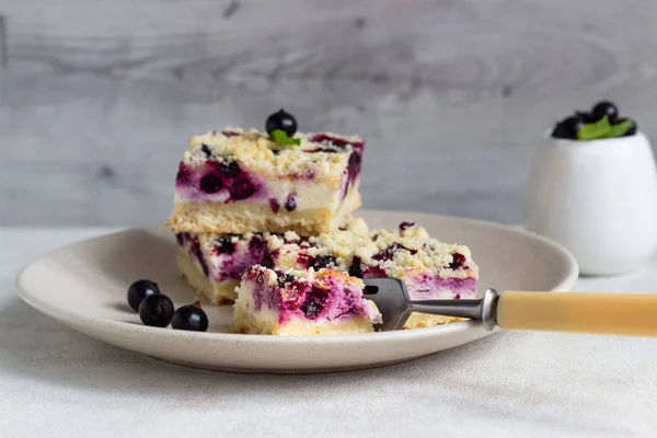 Torta Ribes Nero Barrette Formaggio Con Limone Ribes Nero Streusel — Foto Stock