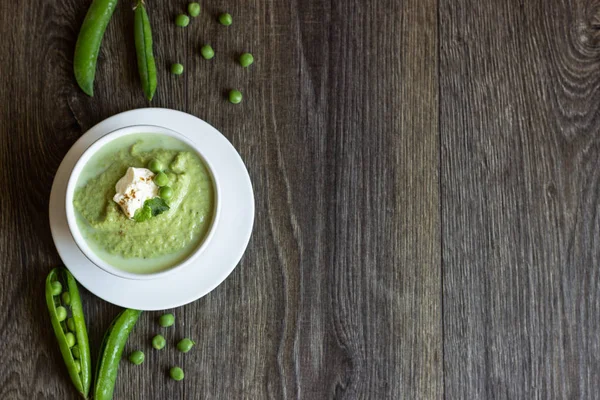 Green peas soup with spinach and cream on rustic background. — Stock Image Green Peas Soup Spinach Cream Rustic Background Stock Picture