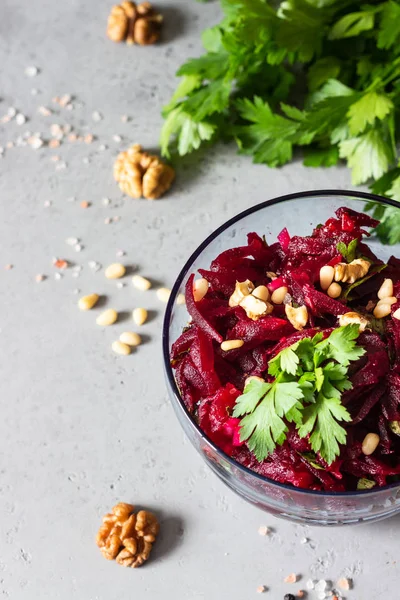 Egészséges Vegán Cékla Saláta Dióval Gyógynövények — Stock Fotó