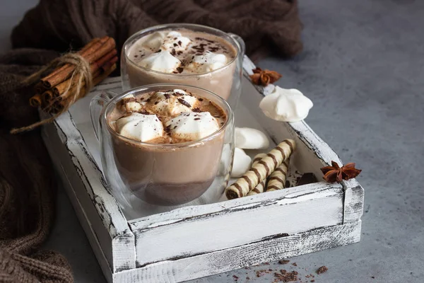 Kakaogetränk Aus Heißer Schokolade Glasbecher Mit Marshmallows Zimtstangen Anis Schokolade — Stockfoto