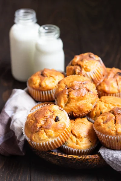 Fresh Homemade Apple Cinnamon Muffins — Stock Photo, Image