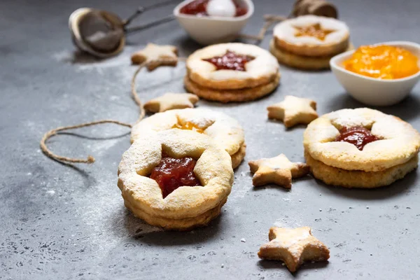 Kerstmis Nieuwjaar Zelfgemaakte Koekjes Met Rode Oranje Jam Flat Lag — Stockfoto