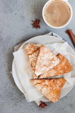 Tarçın ve anason ile kabak çörekler.