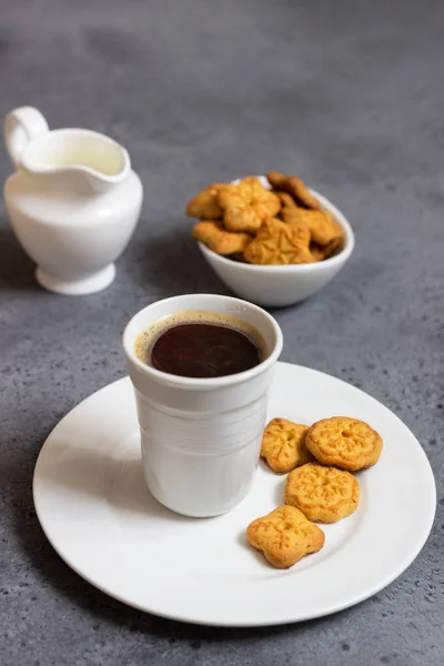 Cup Coffee Sweet Mini Cookies Grey Concrete Background Free Space — Stock Photo, Image