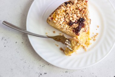 Peynirli kabak ve kek. Kabuk peynirli kek. Sağlıklı tatlı. Hafif beton arka plan. Kopya alanı.